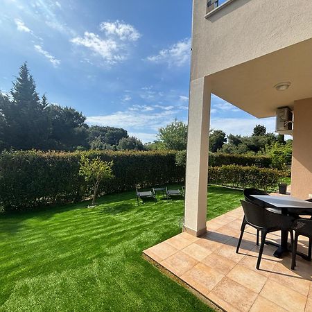 Apartment Punta Premantura E With Garden Eksteriør billede