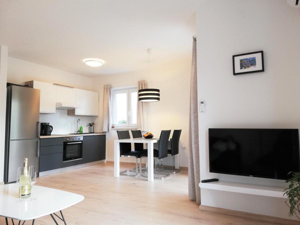 Apartment Punta Premantura E With Garden Eksteriør billede