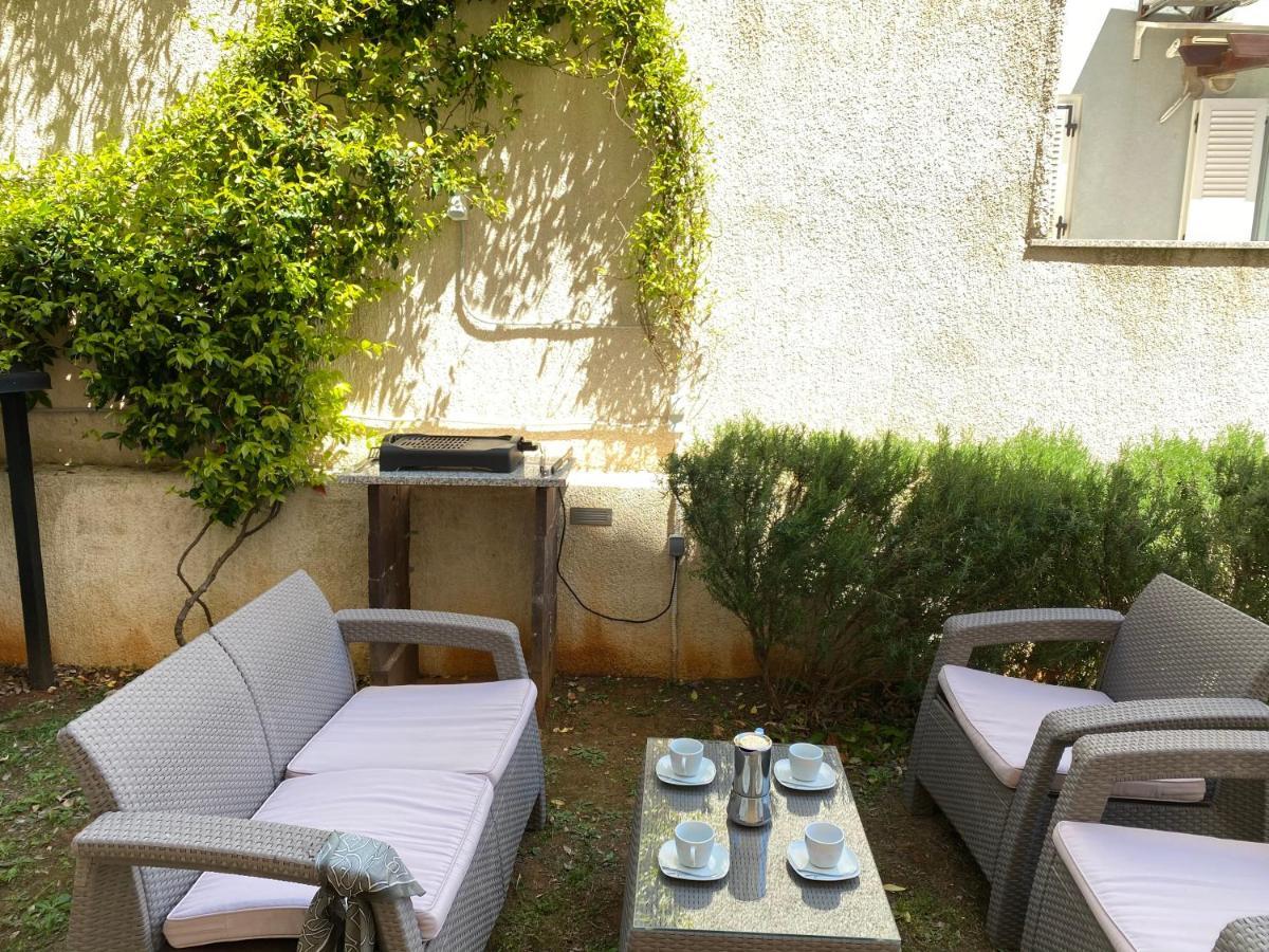Apartment Punta Premantura E With Garden Eksteriør billede