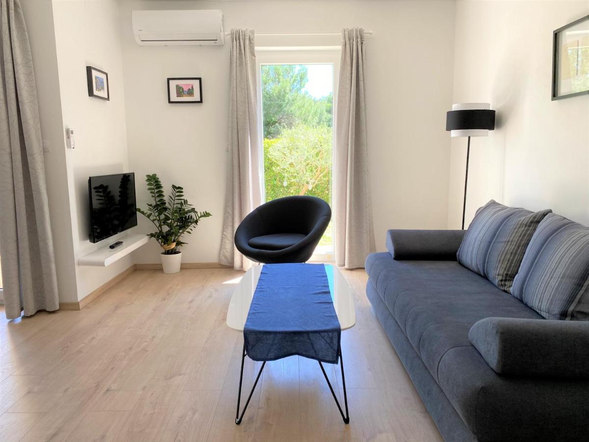 Apartment Punta Premantura E With Garden Eksteriør billede