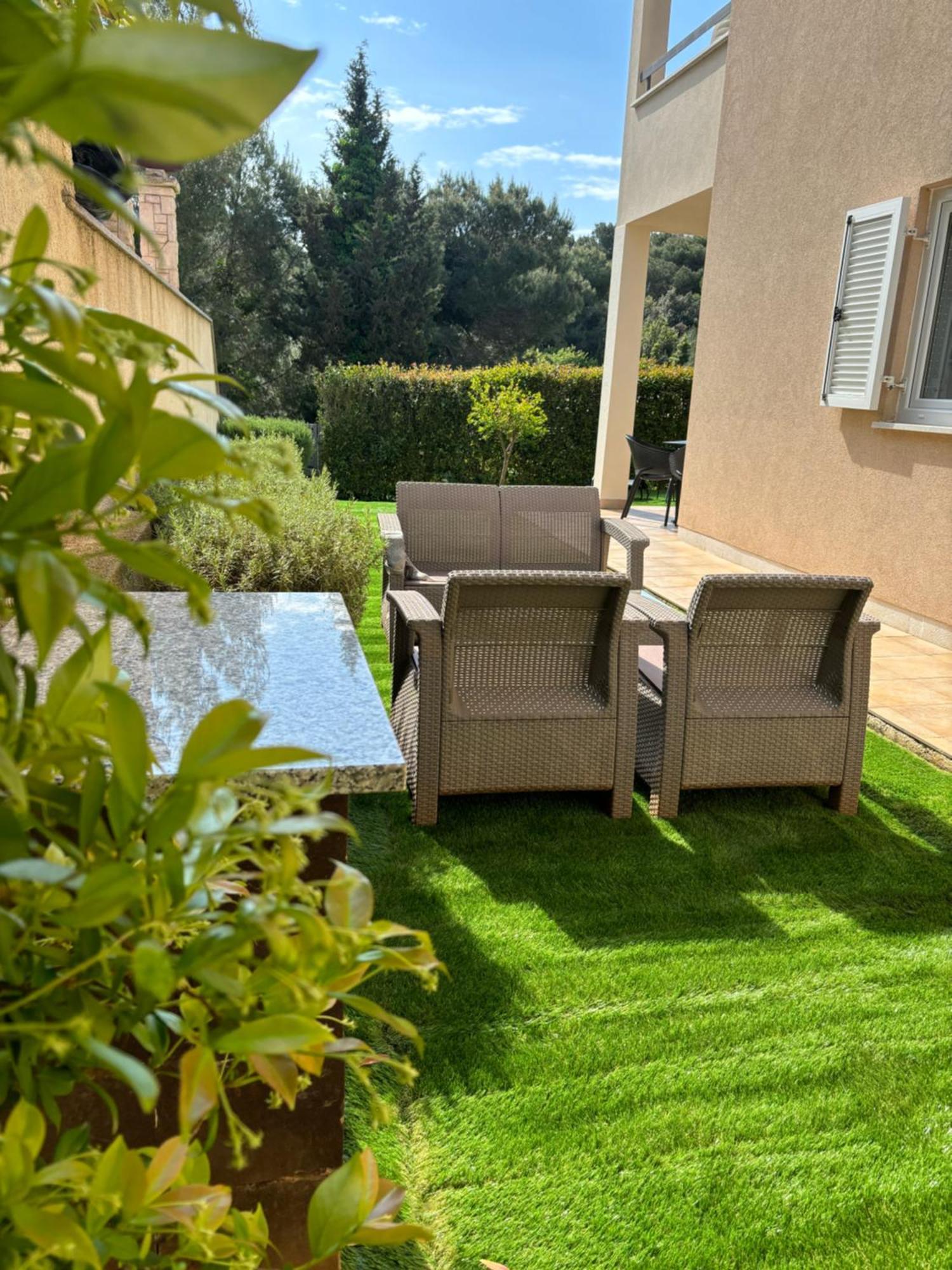 Apartment Punta Premantura E With Garden Eksteriør billede